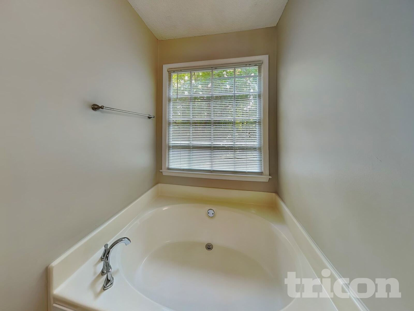 Building Photo - 5450 Bridle Dr