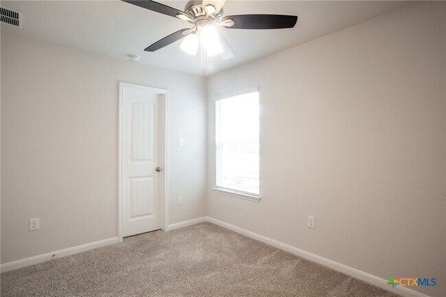 Building Photo - 2125 Silver Maple