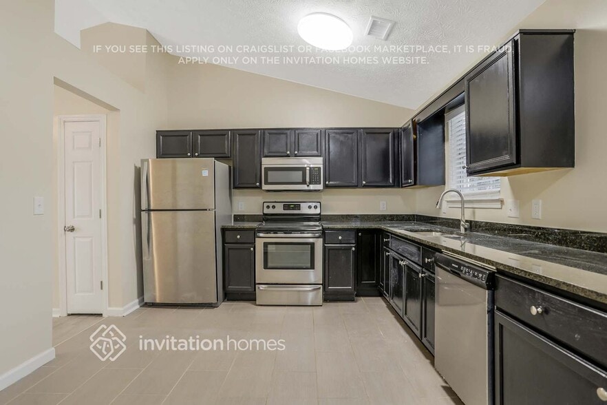 Building Photo - 1350 Stoneleigh Way