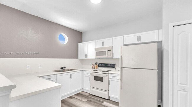 Building Photo - 4465 SW 160th Ave