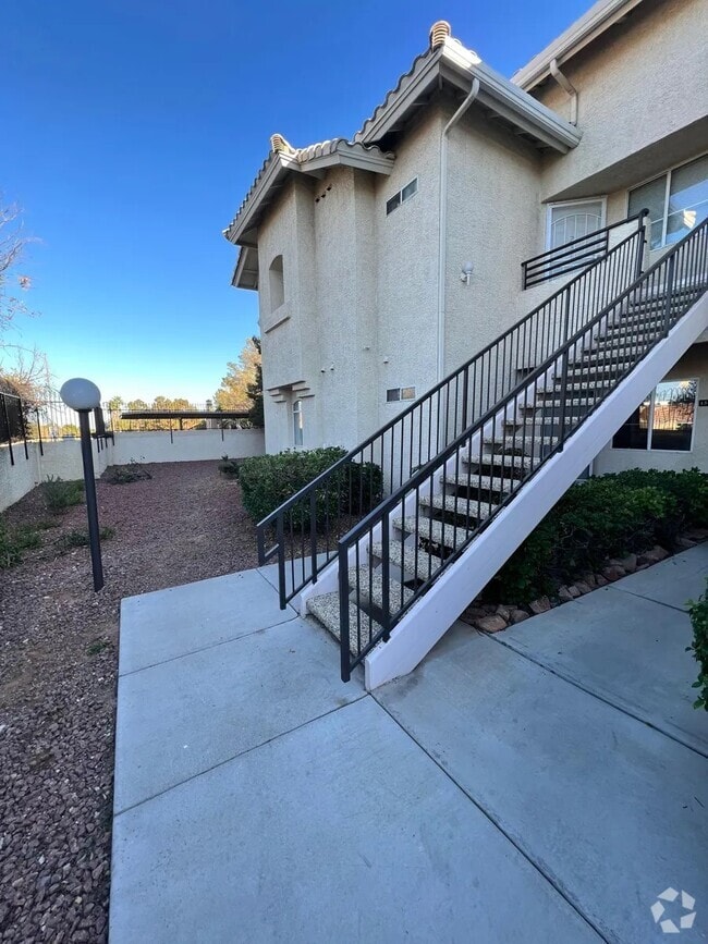 Building Photo - 3320 S Fort Apache Rd