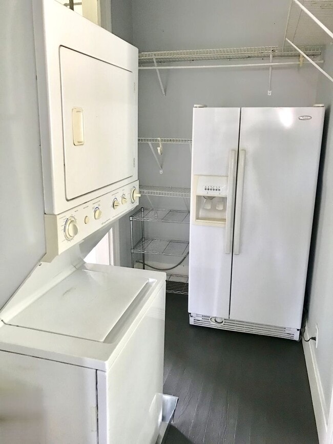 Building Photo - 89C