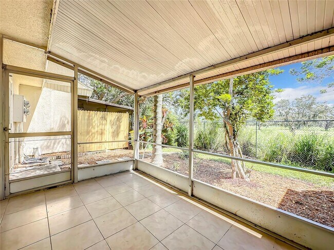 Building Photo - 3 Bedroom, 2.5 Bath home with upgraded kitchen, close to beaches, restaurants, and downtown!!