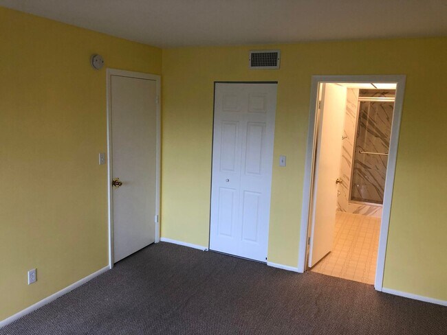 Building Photo - 460 NW 20th St