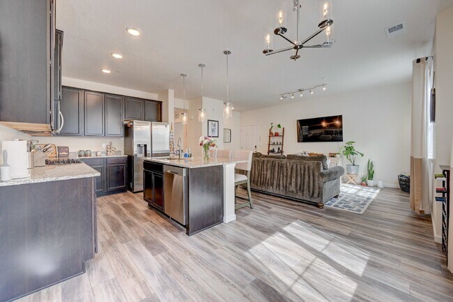 Building Photo - $2,415- 2 Bed, 2 Bath Ground Floor Condo w...