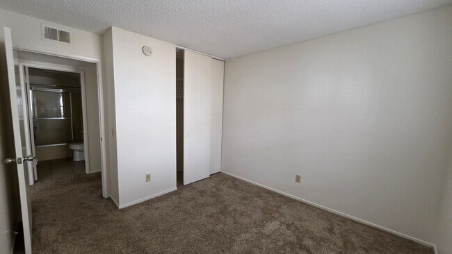 Building Photo - 9479 Fairgrove Ln