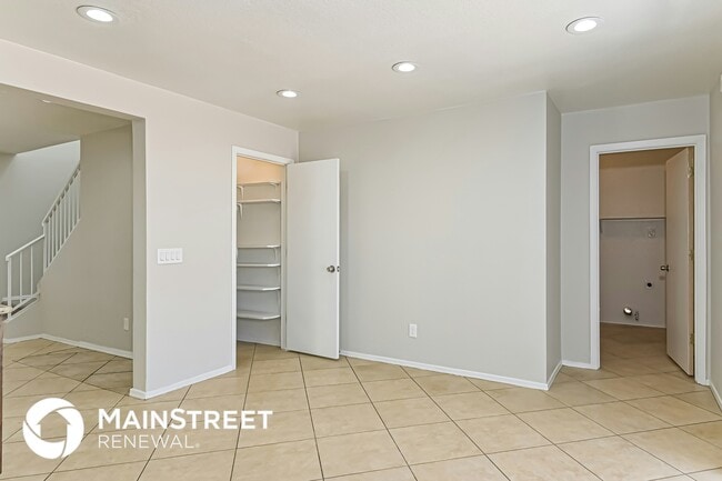 Building Photo - 5632 S Vine Ave