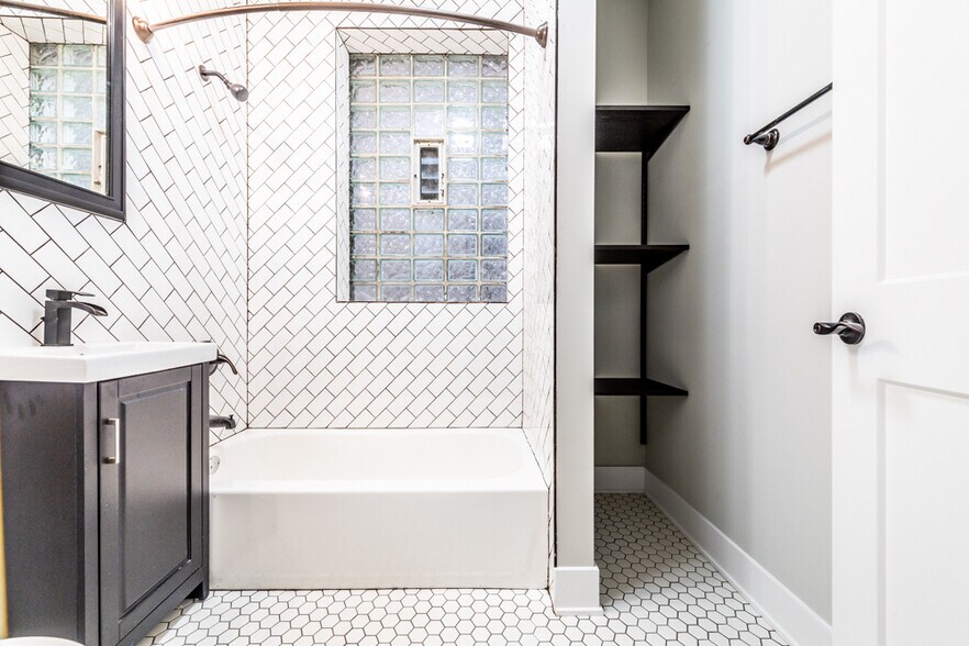 Building Photo - 1435 N Washtenaw Ave