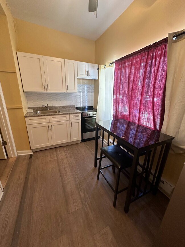 Building Photo - 1146 E 35th St