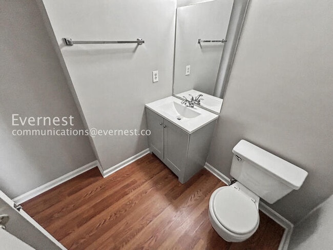 Building Photo - 2 Bed/1.5 Bath Townhome with Modern Amenities / Pet-Friendly / Coming Soon!