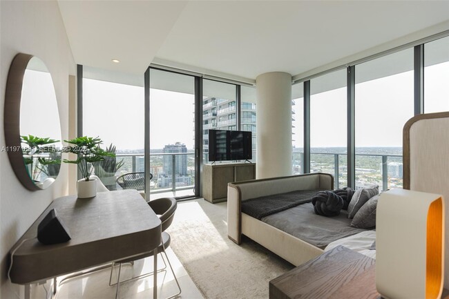 Building Photo - 480 NE 31st St