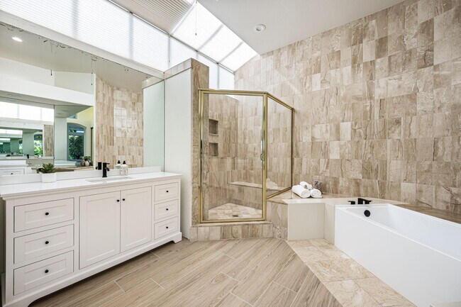 Building Photo - 75070 Muirfield Ct