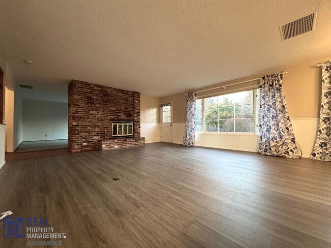 Building Photo - Charming 4 bedroom Rambler!