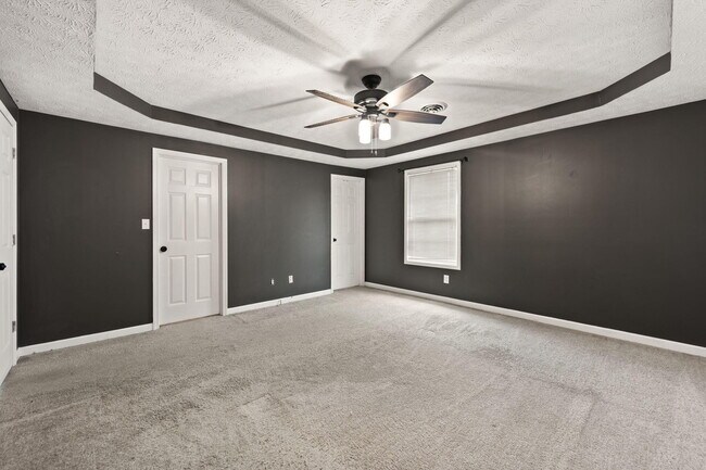 Building Photo - 180 Lilly Ln