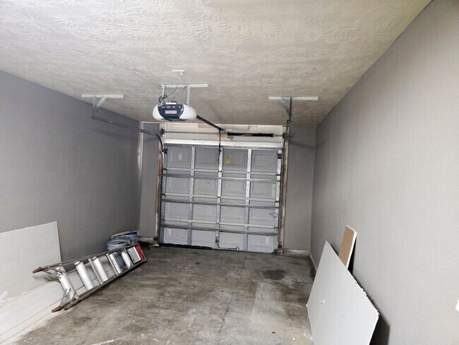 Building Photo - 5140 Minnie St