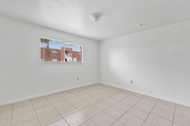 Primary Photo - La Paloma Village Apartments