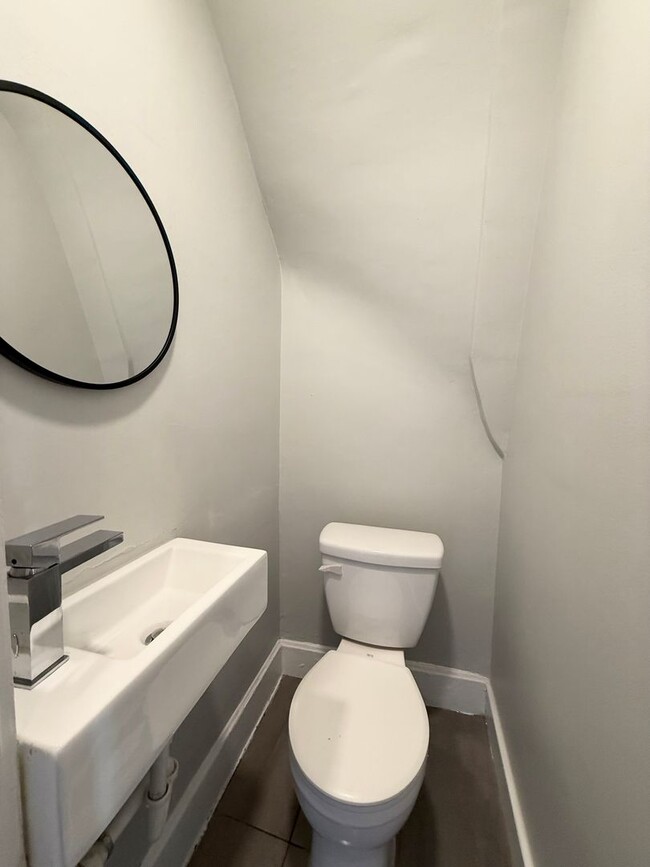 Building Photo - Totally renovated! Close to the F.C. Stadium! Over the Rhine!