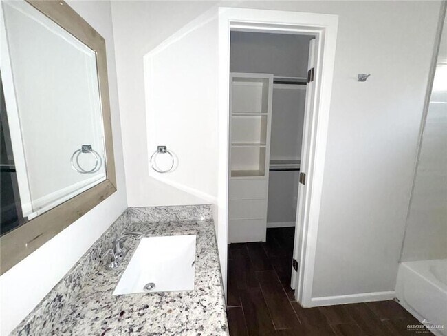 Building Photo - 1304 Alta Vista Dr