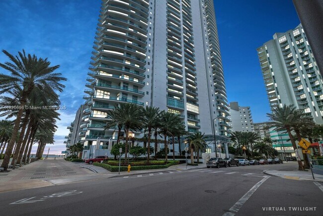 Building Photo - 1331 Brickell Bay Dr