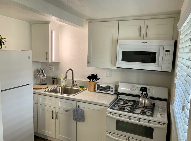 Building Photo - 2414 N Alvarado St