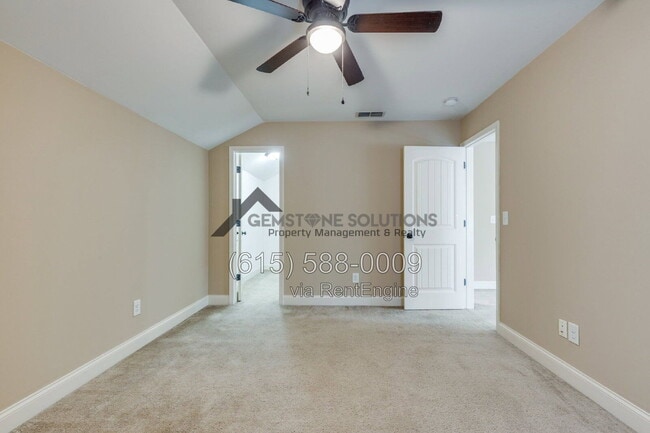 Building Photo - 2040 Bungalow Dr