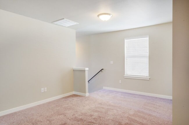 Building Photo - 8413 63rd Pl NE