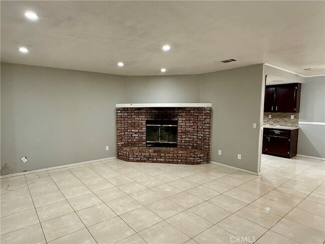 Building Photo - 18693 Albany St