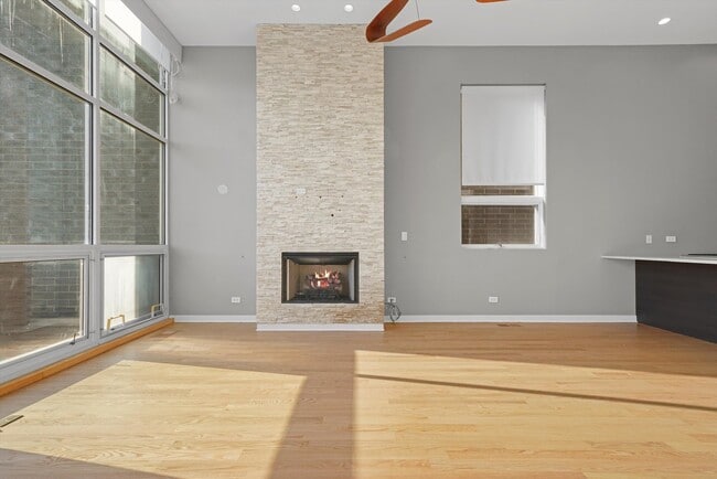 Building Photo - 1541 N Bosworth Ave