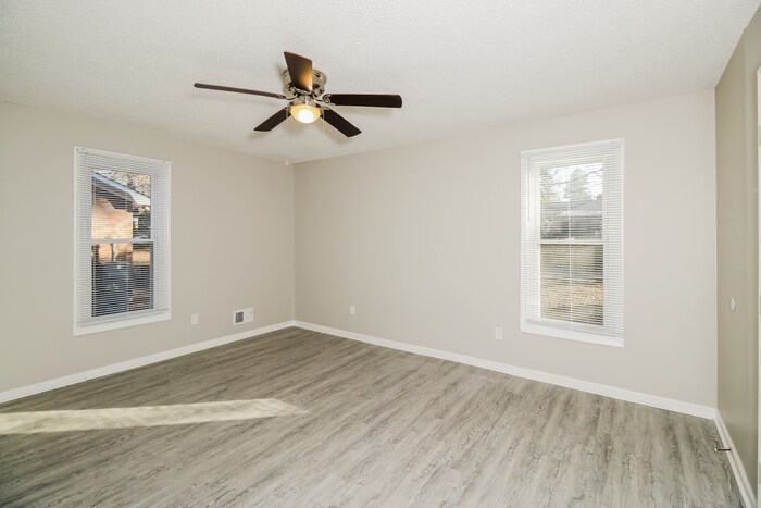 Building Photo - 2824 Knightbridge Rd