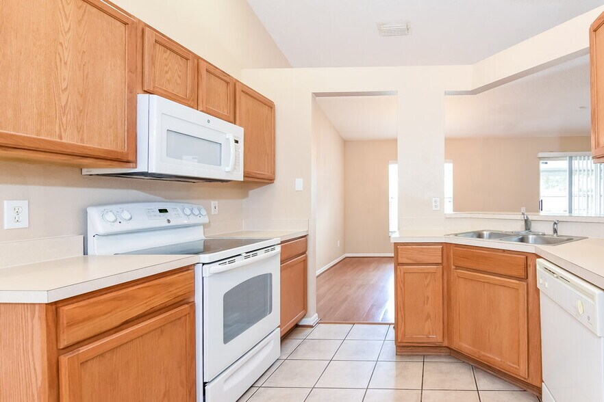 Building Photo - 12614 Midpointe Dr