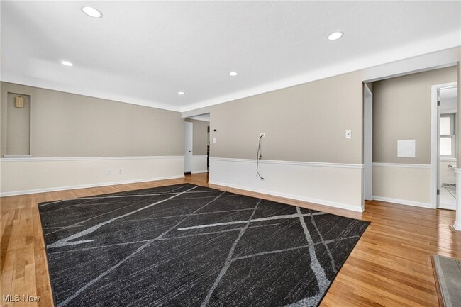 Building Photo - 8310 Broadview Rd