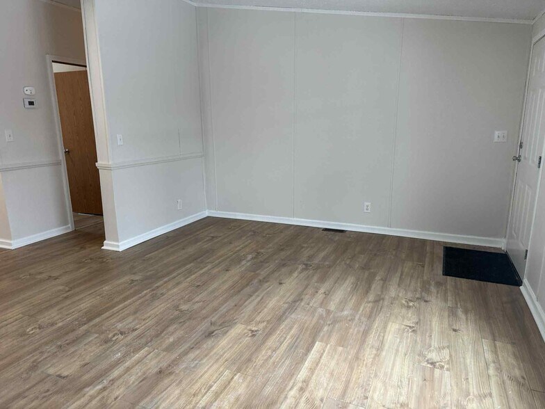 Building Photo - 2020 Marmoor Dr