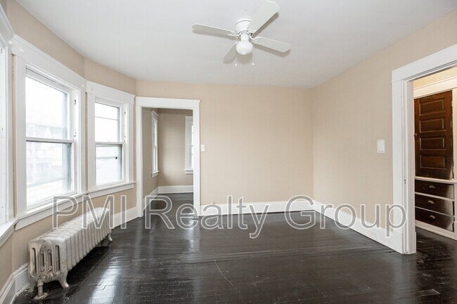 Building Photo - 888 Evangeline Rd
