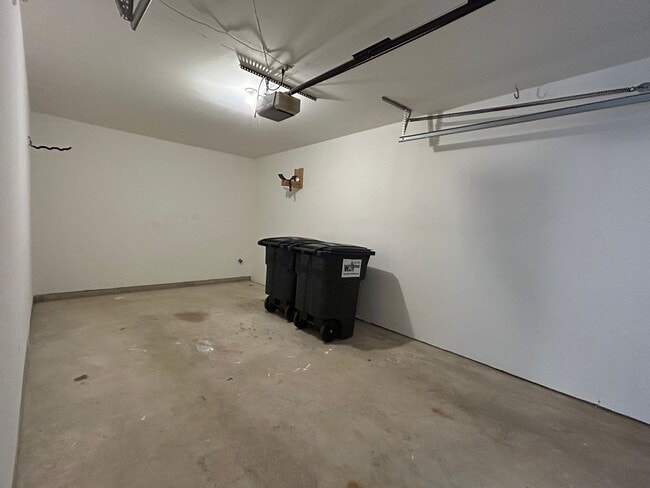 Building Photo - 65 Highland Cir