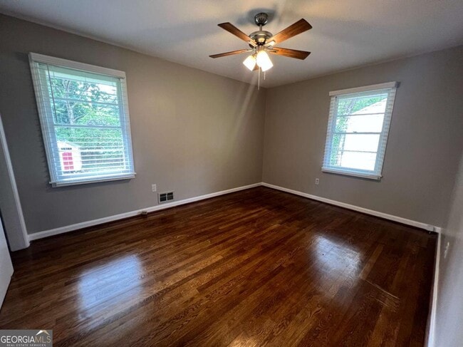 Building Photo - 1369 Longview Dr