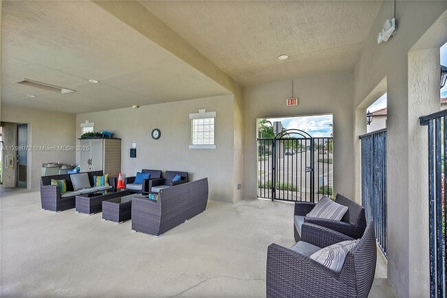 Building Photo - 4204 N Dixie Hwy