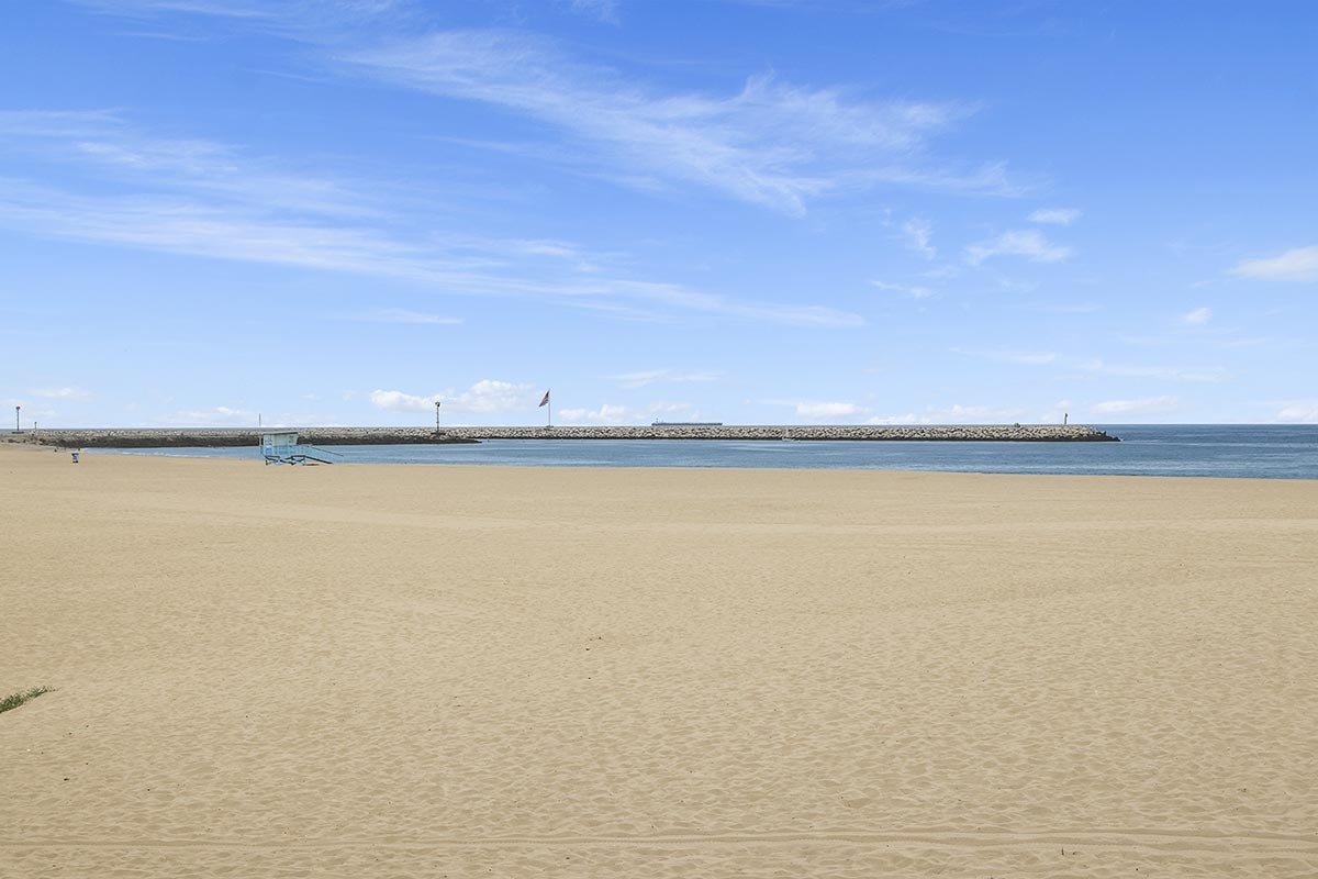 Building Photo - 4715 Ocean Front Walk