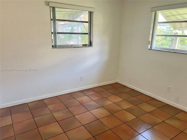 Building Photo - 5133 SW 43rd Terrace