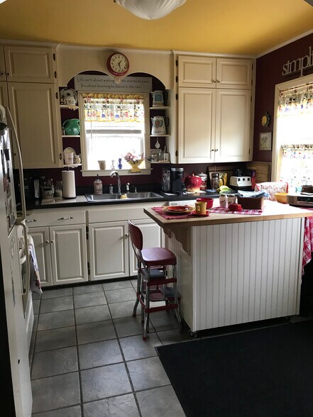 Kitchen - 124 Spruce St