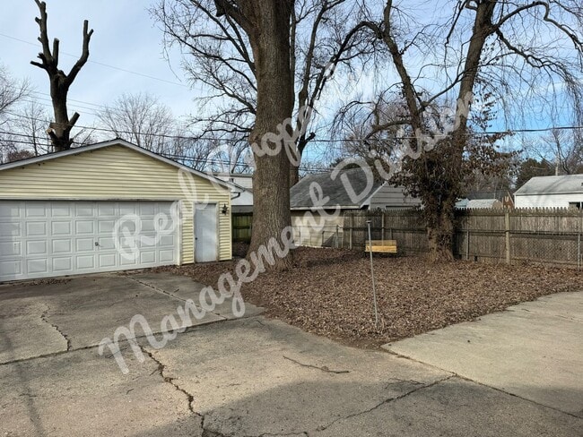 Building Photo - **Charming 2-Bed, 1-Bath Home with Retro Flair + Garage & Yard**