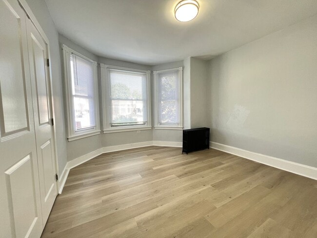 Building Photo - Gorgeous 4b/1.5b Home! Section 8 only!