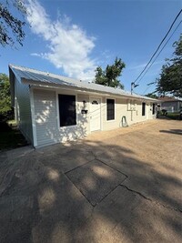 Building Photo - 304 E Hickory St