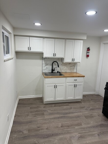 Building Photo - 630 Church St