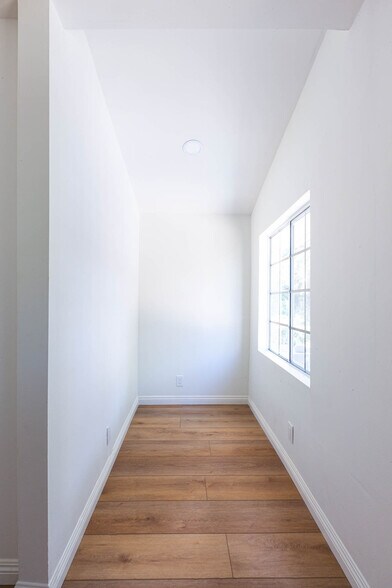 Building Photo - 1729 Kent St