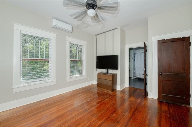 Building Photo - 206 S Sims Ave