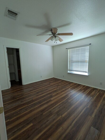 Building Photo - 10726 Shaenview
