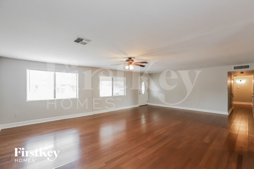 Building Photo - 3827 E Friess Dr