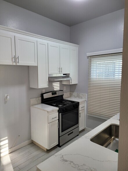 Building Photo - 10551 Lakeside Dr South Unit J