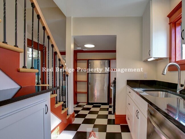 Building Photo - 5022 NE 23rd Ave
