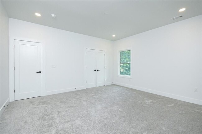 Building Photo - 3604 Pineview Cir NW